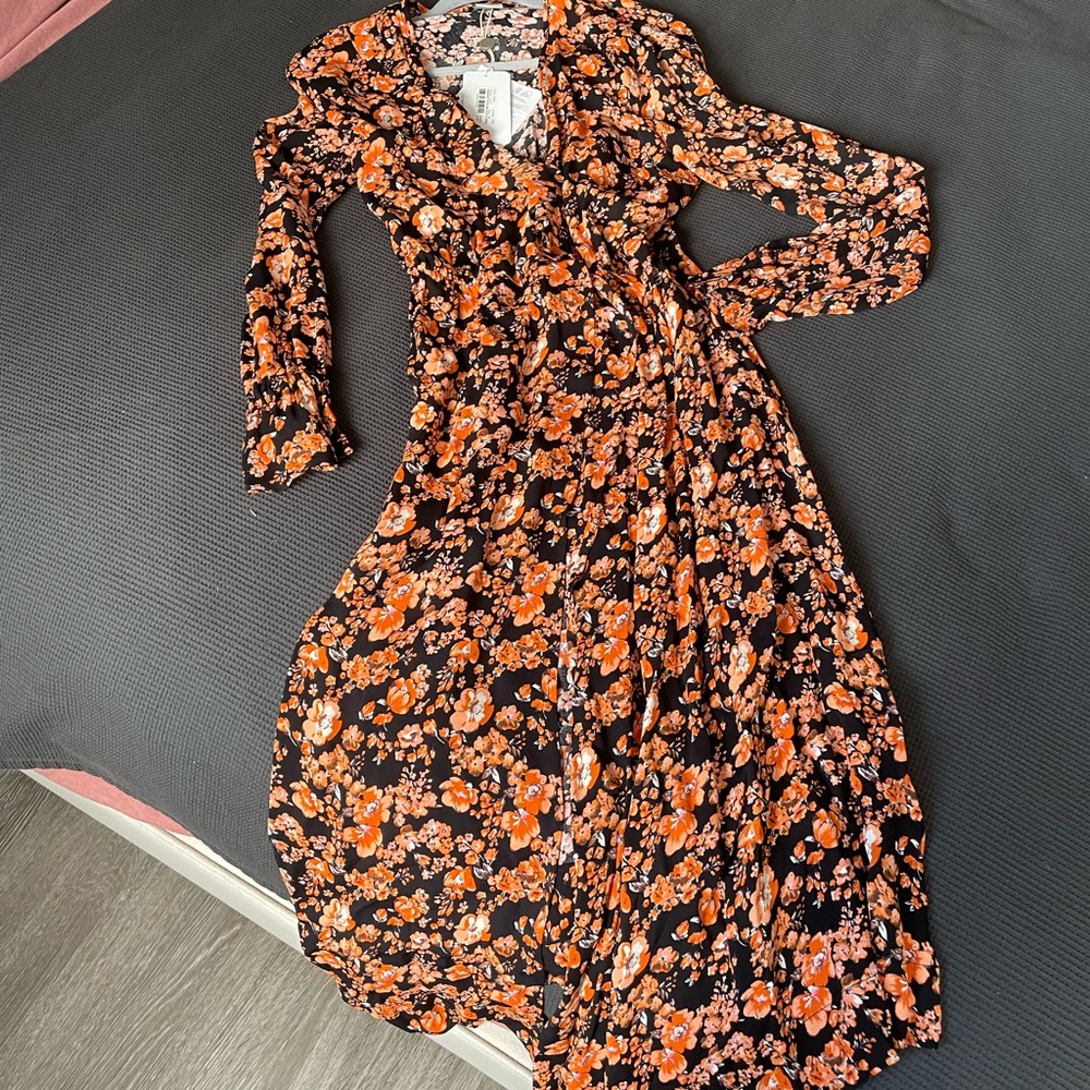 NWT FLORAL DRESS - Picture 6 of 7